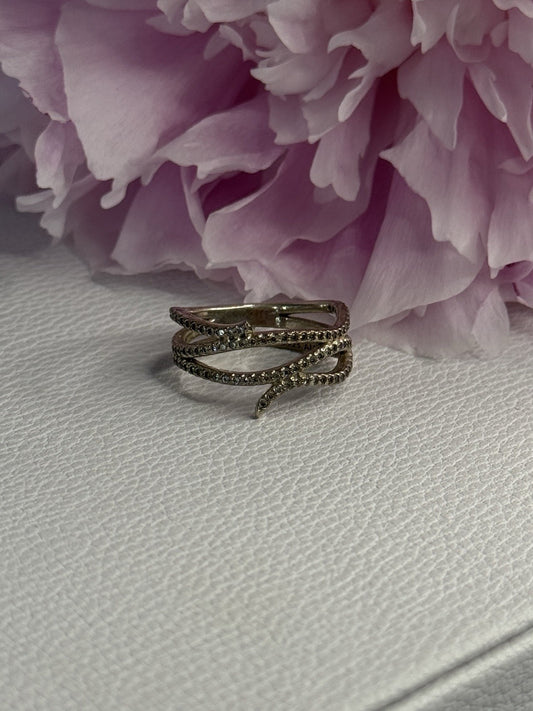 Classy 925 Sterling Silver Diamonds Ring Size 7