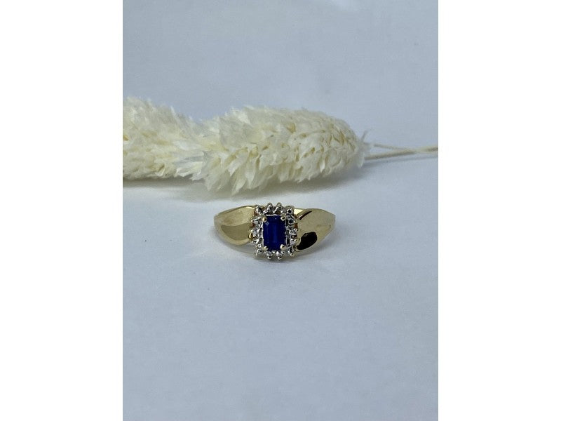 10K Yellow Gold Sapphire & Diamonds Ring Size 6.5