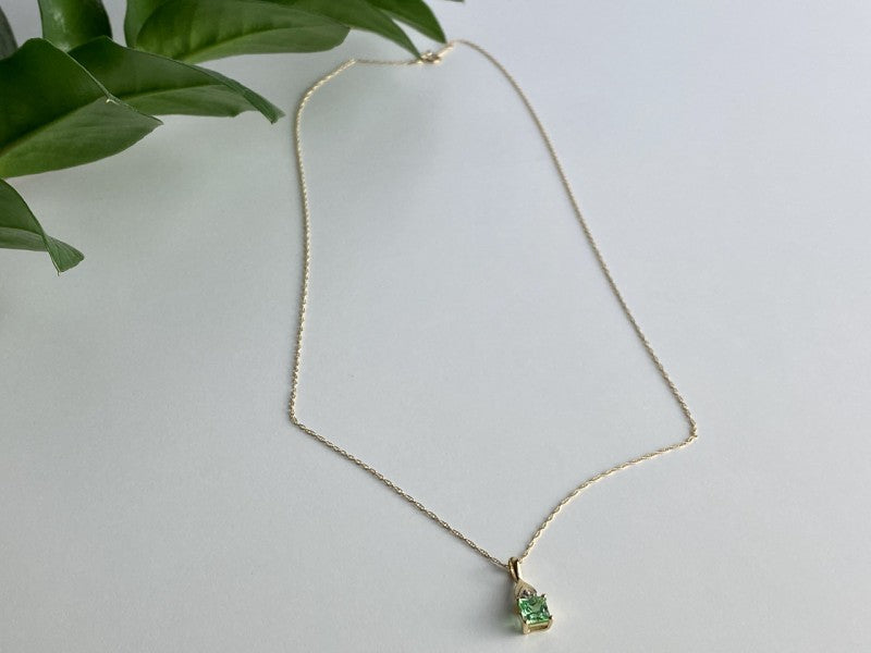 10K Yellow Gold Tsavorite & Diamonds Chain With Pendant
