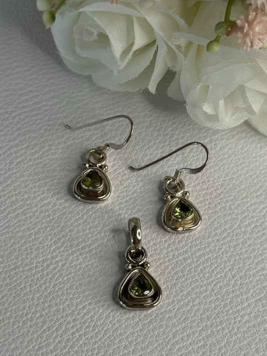 925 Sterling Silver Peridot Earrings & Pendant Set