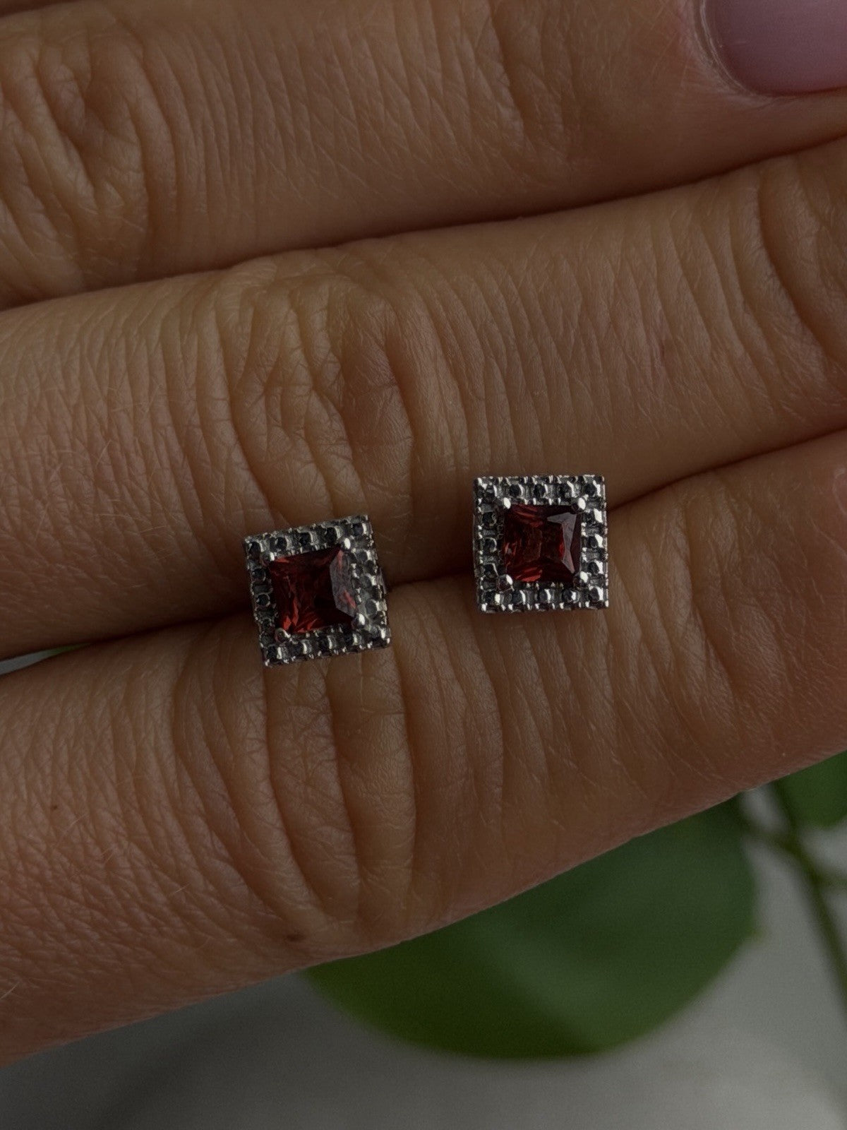 Lovely 10K White Gold Stud Red Garnet Earrings