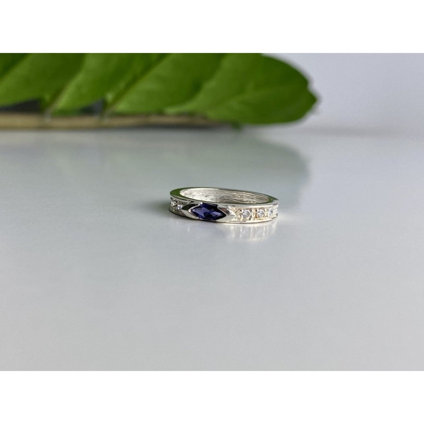 925 STERLING SILVER IOLITE & CZ BAND RING SIZE 6.5