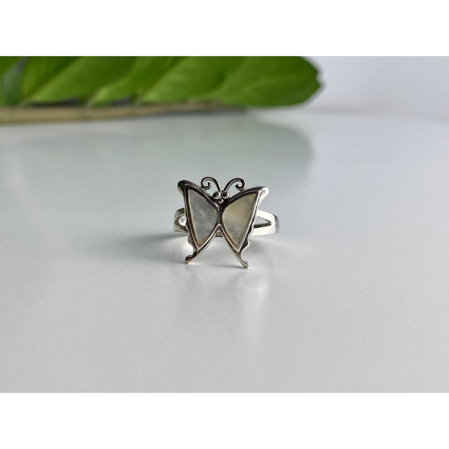 925 STERLING SILVER MOTHER OF PEARL "BUTTERFLY" RING SIZE 8.5
