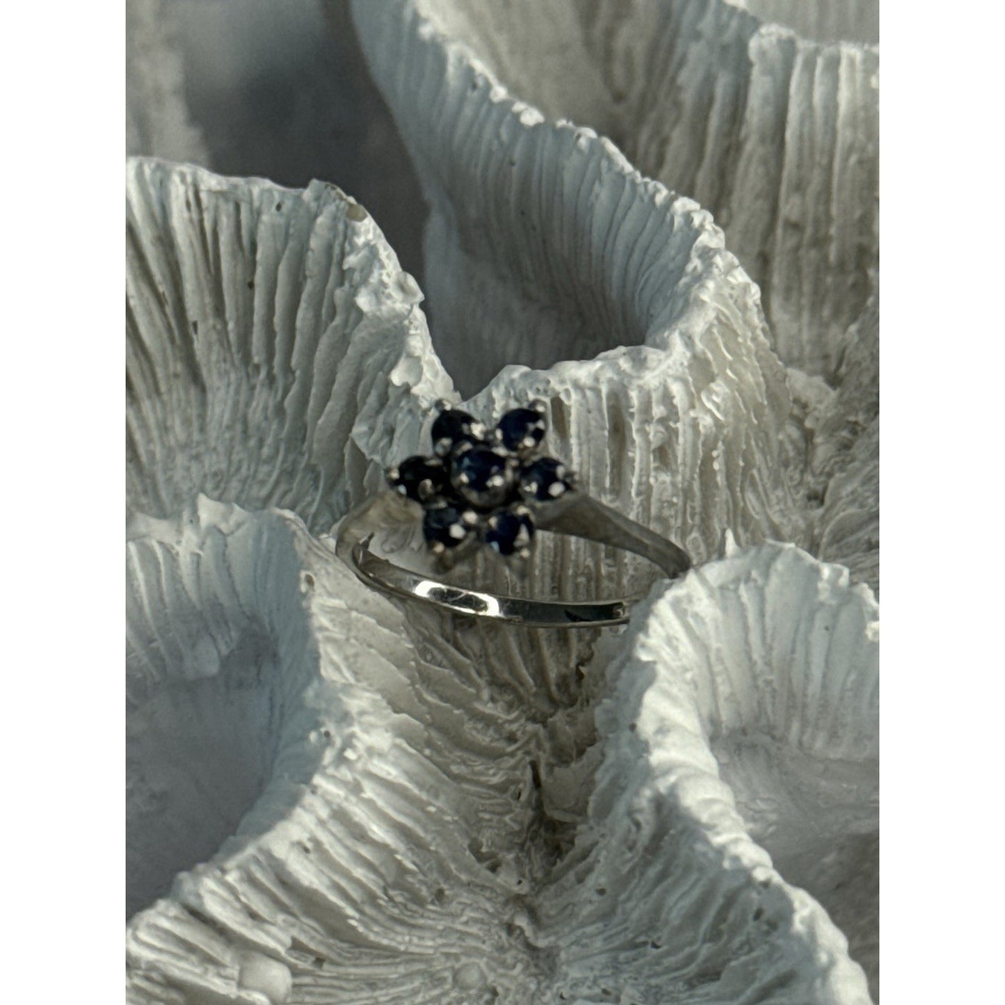 925 STERLING SILVER SAPPHIRE FLOWER RING SIZE 6