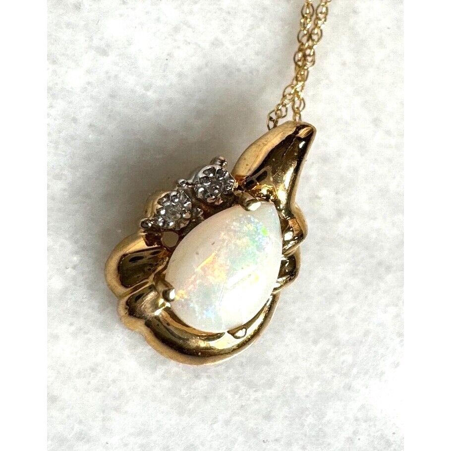 YELLOW GOLD OPAL AND DIAMOND PENDANT NECKLACE SKY