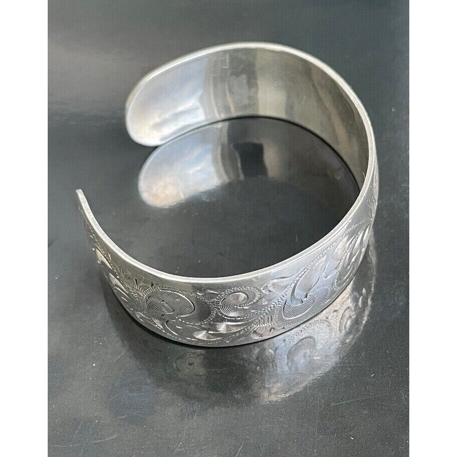 BEAUTIFUL ENGRAVED WITH FLOWERS 925 STERLING SILVER BRACELET.HALLMARKED SKY