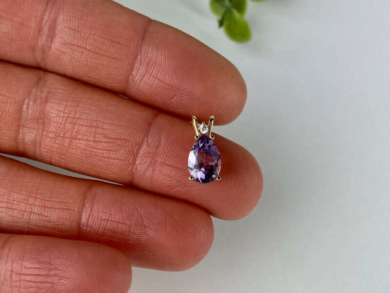 14K YELLOW GOLD AMETHYST & DIAMOND PENDANT