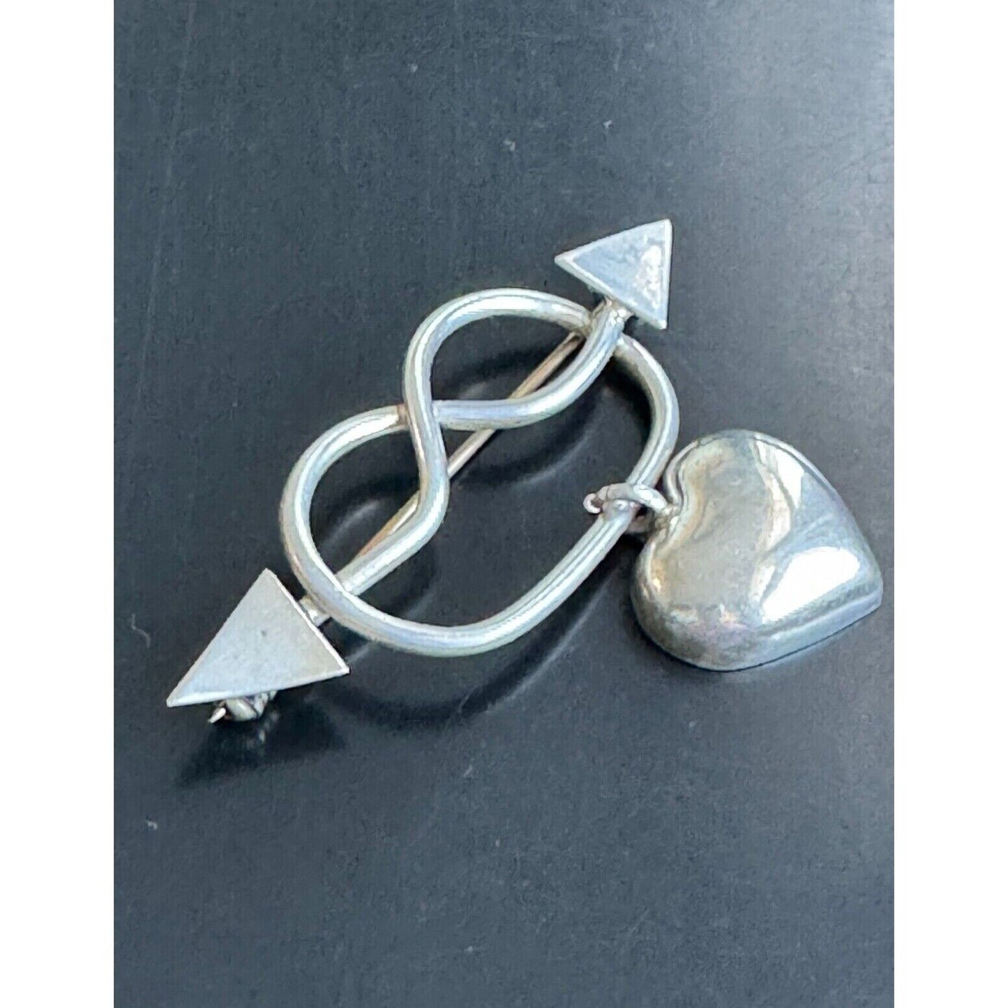 925 STERLING SILVER ARROWS WITH HEART CHARM  BROOCH SKY