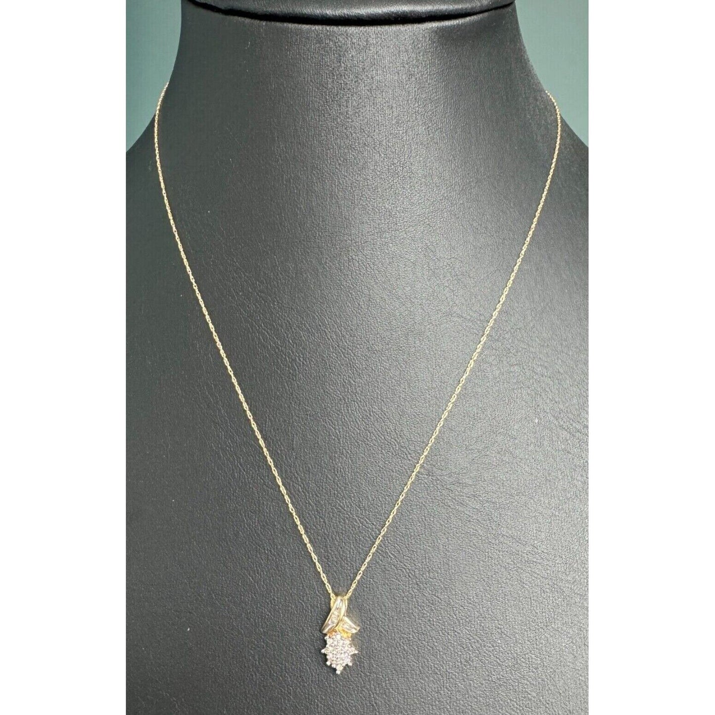 YELLOW GOLD AND DIAMOND PENDANT NECKLACE SKY