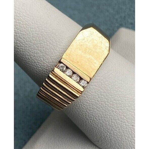 ''STYLECREST'' MENS 14K YELLOW GOLD 0.12 CARAT DIAMOND SIGNET RING SIZE 9.25 SKY