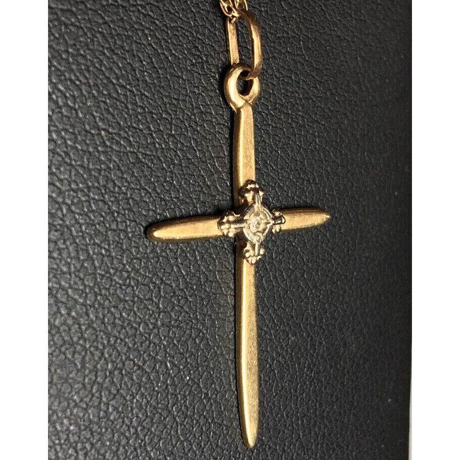 YELLOW GOLD & DIAMOND CROSS PENDANT ON CHAIN SKY