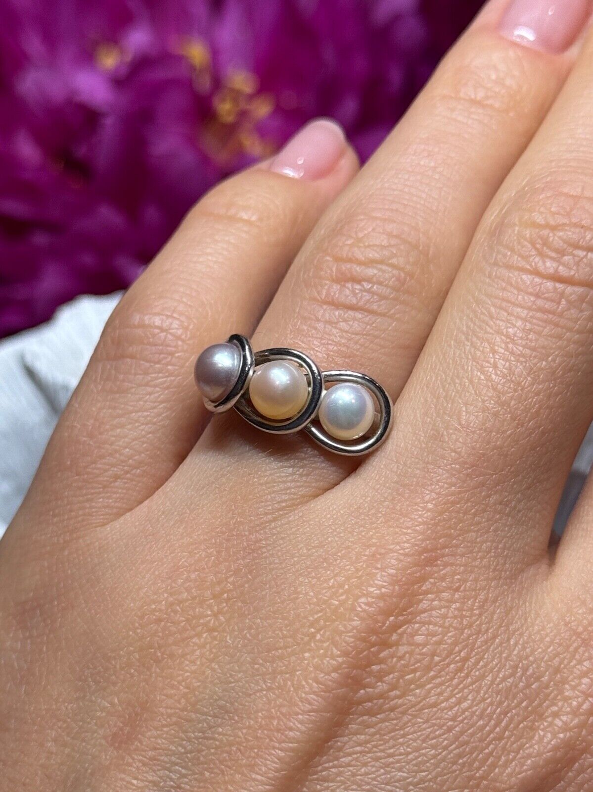 925 STERLING SILVER PEARLS RING SIZE 6