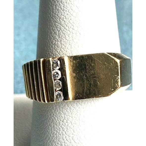 ''STYLECREST'' MENS 14K YELLOW GOLD 0.12 CARAT DIAMOND SIGNET RING SIZE 9.25 SKY