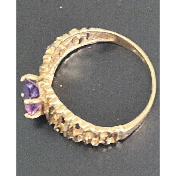 YELLOW GOLD AND AMETHYST SOLITAIRE RING SIZE 6.25 SKY