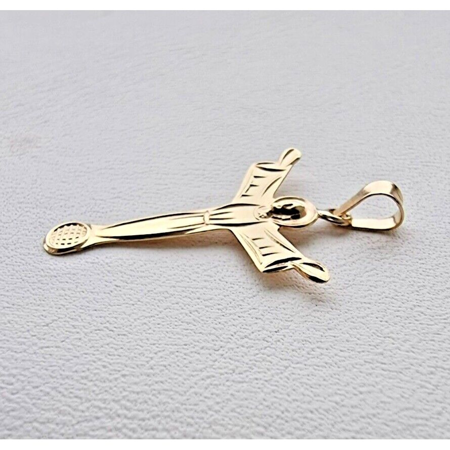 14K YELLOW GOLD OPEN ARMS EMBRACING JESUS CHARM PENDANT AT