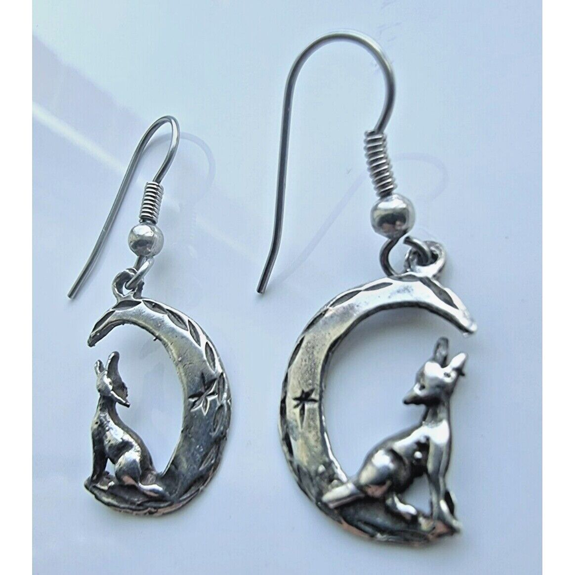 925 STERLING SILVER VINTAGE HOWLING WOLF HALF CRESCENT MOON EARRINGS AT