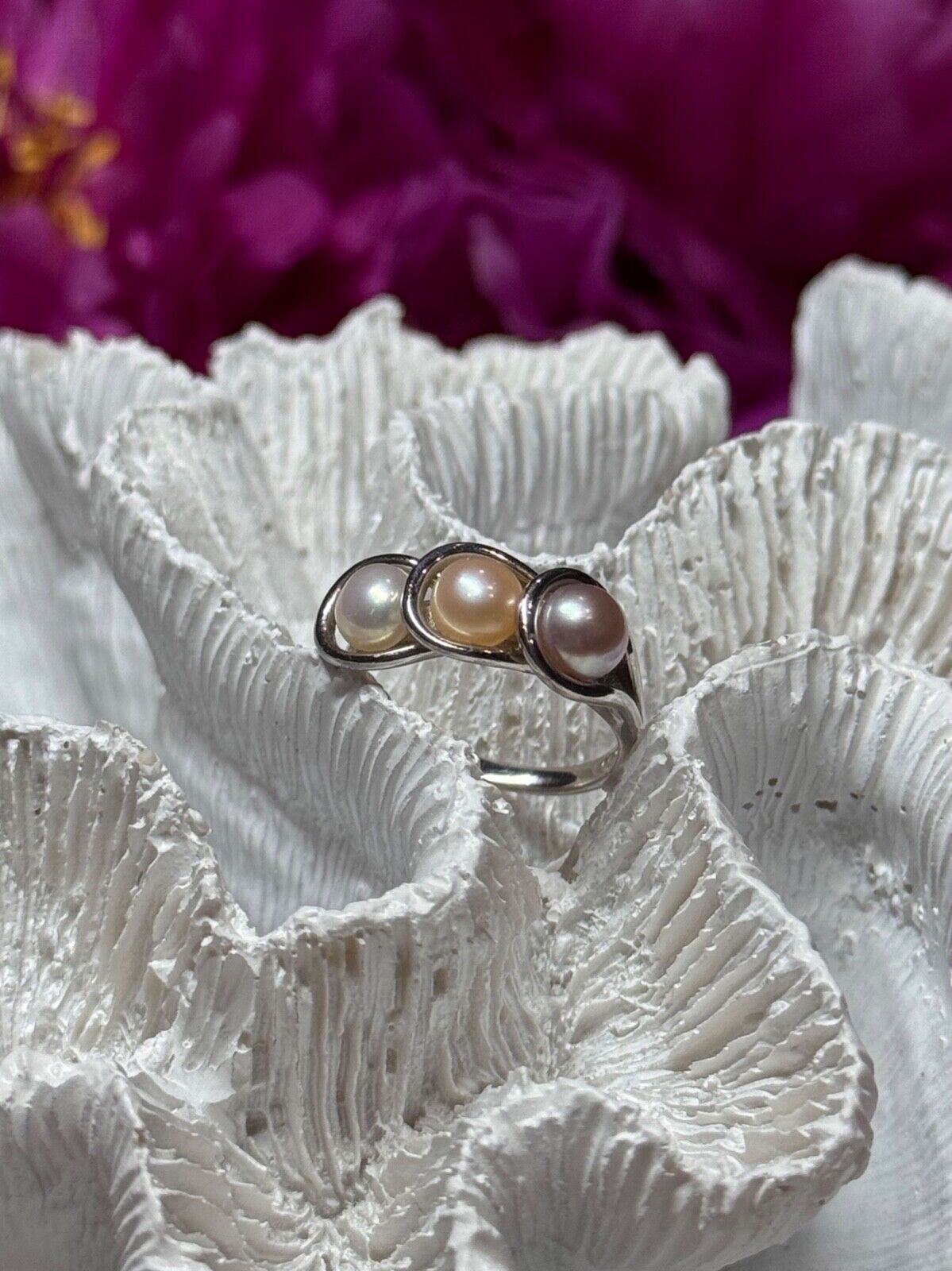 925 STERLING SILVER PEARLS RING SIZE 6