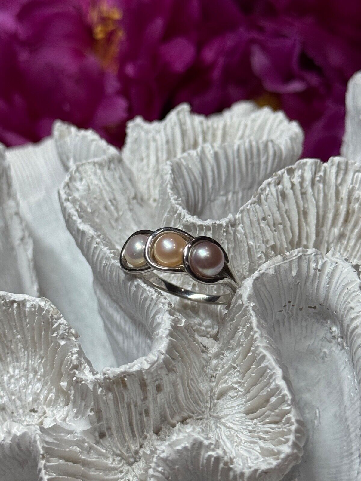 925 STERLING SILVER PEARLS RING SIZE 6