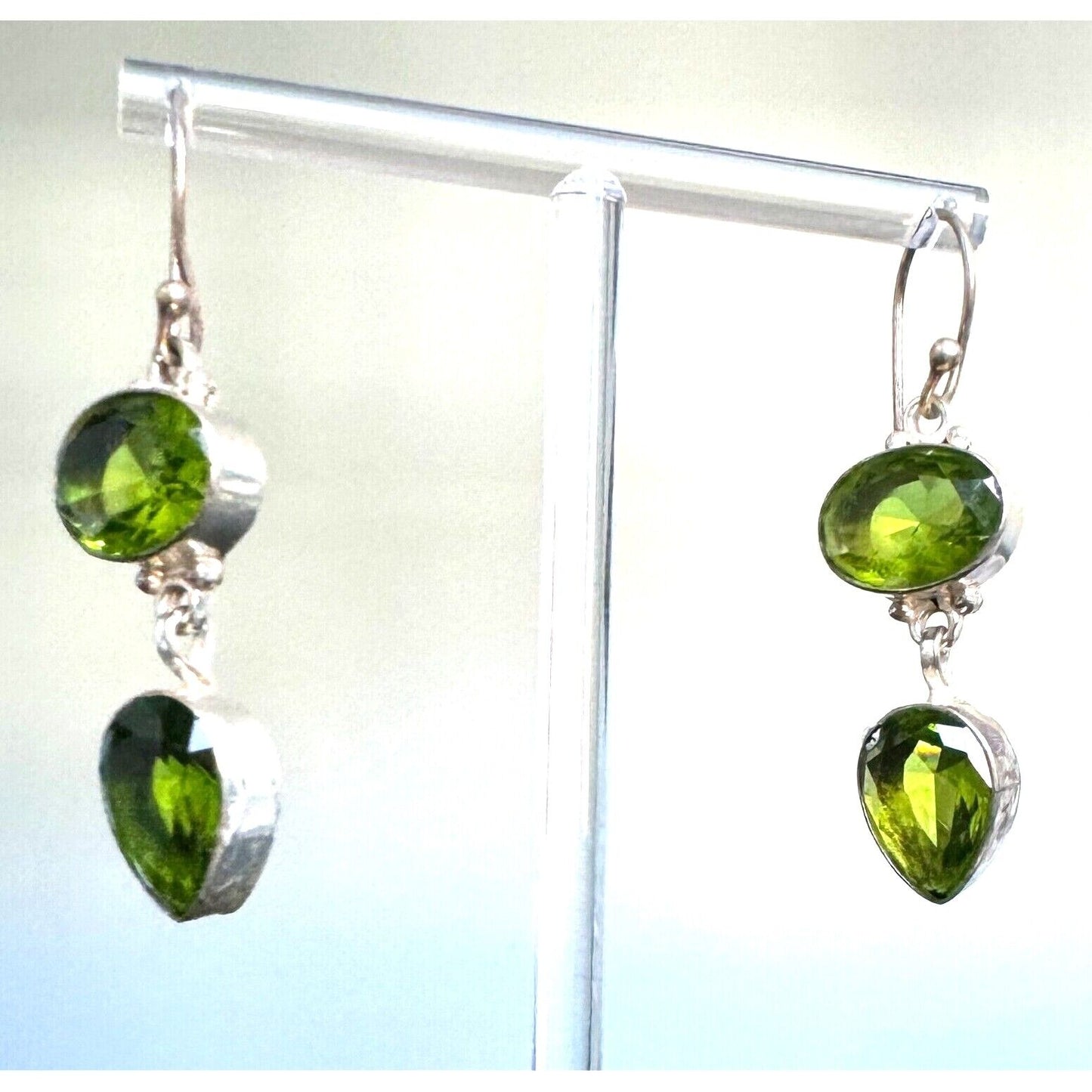 925 STERLING SILVER AND GREEN CRYSTAL DANDLE EARRINGS SKY