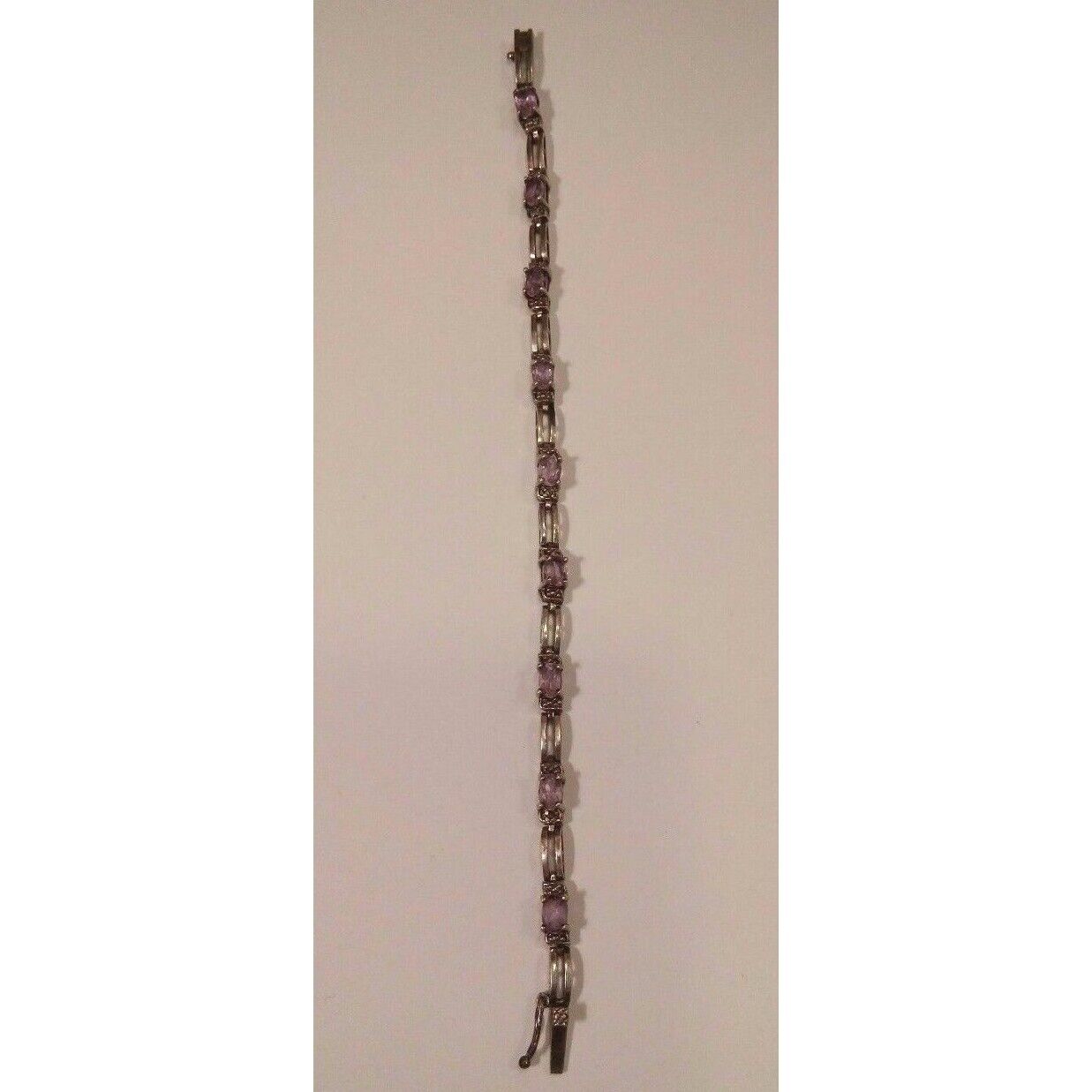 ELEGANT STERLING SILVER 4.5 CARAT AMETHYST LINK BRACELET. SKY