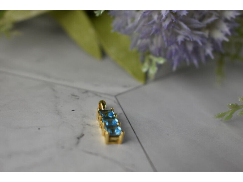 14K YELLOW GOLD BLUE TOPAZ & DIAMOND PENDANT