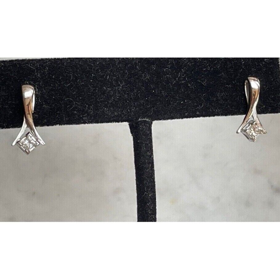 ELEGANT 14K WHITE GOLD DIAMOND EARRINGS SKY