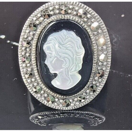 925 STERLING SILVER MOTHER OF PEARL AND ONYX CAMEO RING SIZE 5 SKY