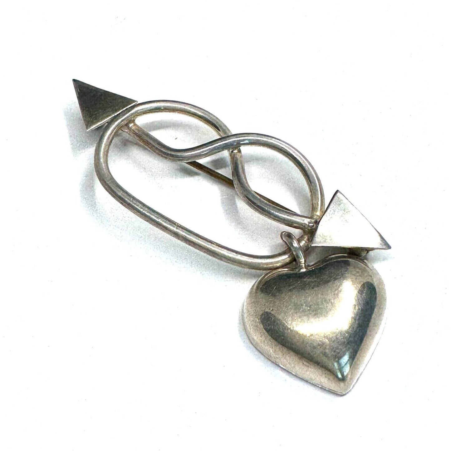 925 STERLING SILVER ARROWS WITH HEART CHARM  BROOCH SKY