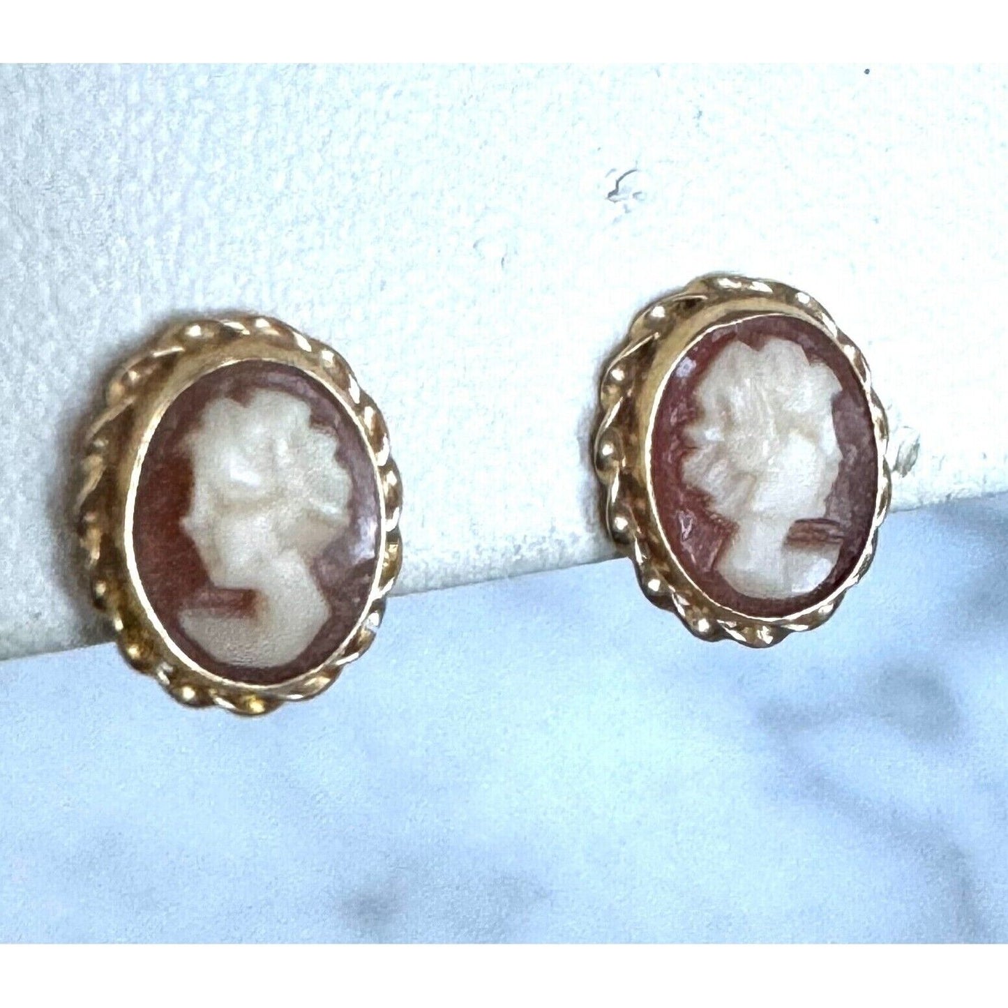 14K YELLOW GOLD SHELL CAMEO STUD EARRINGS SKY