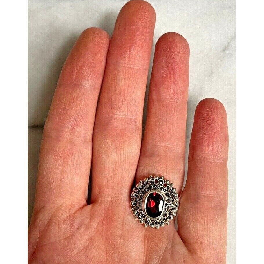 925 STERLING SILVER GARNET & MARCASITES RING SIZE 6 SKY