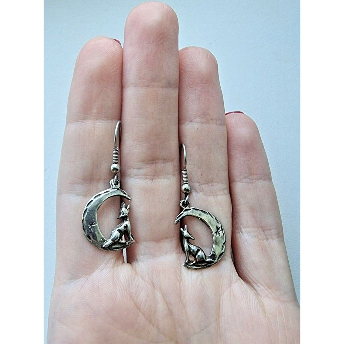 925 STERLING SILVER VINTAGE HOWLING WOLF HALF CRESCENT MOON EARRINGS AT