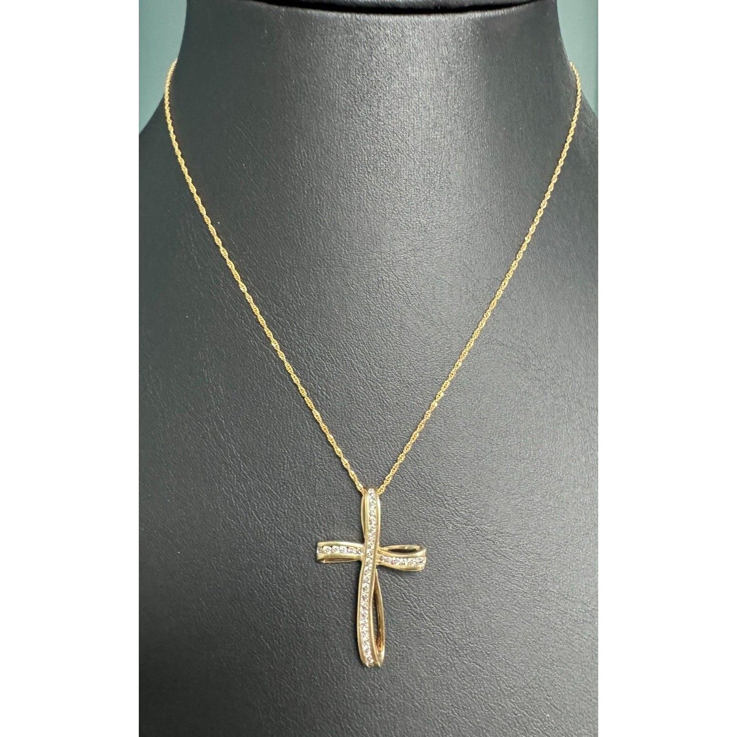 YELLOW GOLD AND DIAMOND CROSS PENDANT NECKLACE SKY