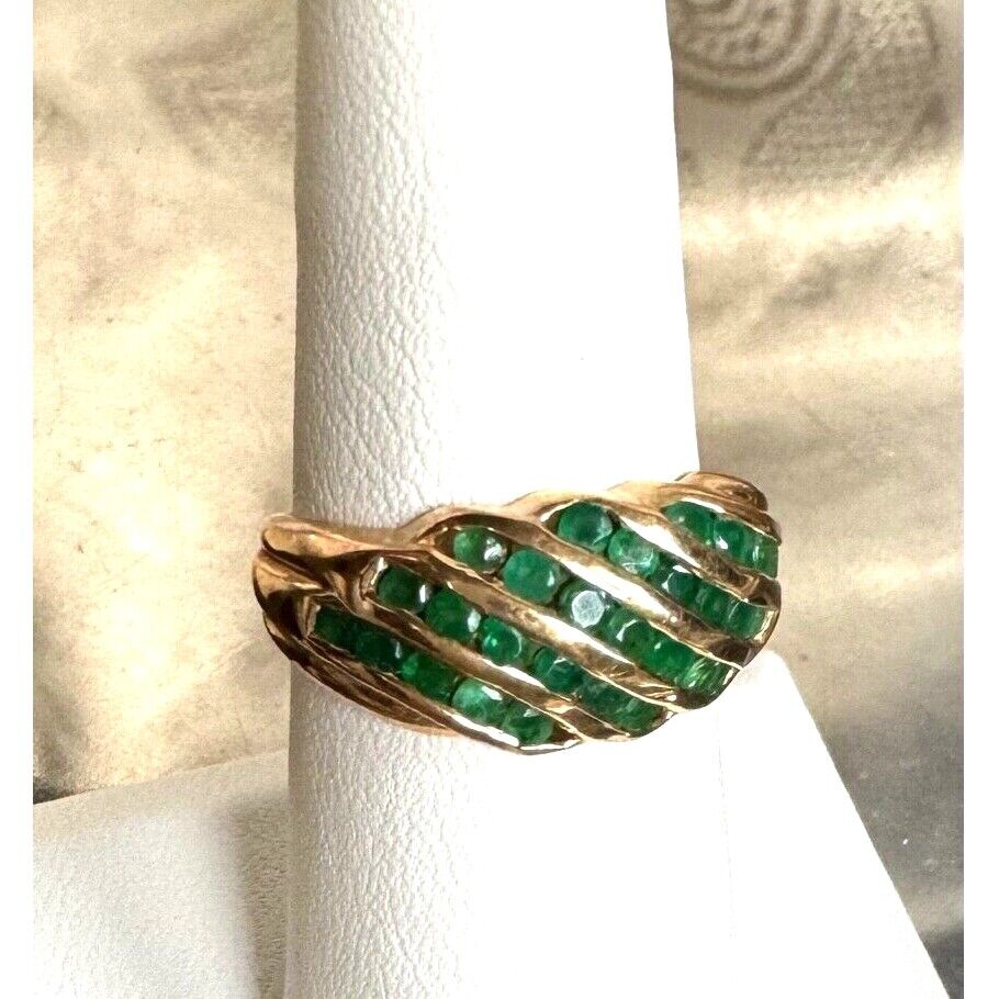 YELLOW GOLD AND EMERALD BAND RING SIZE 6.25 SKY