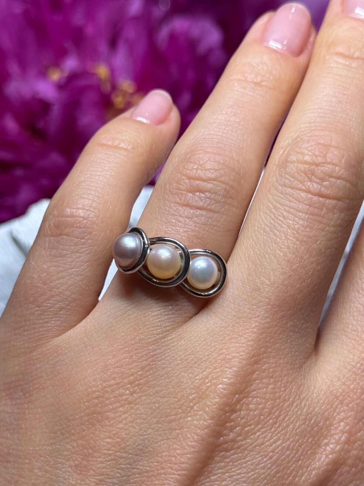 925 STERLING SILVER PEARLS RING SIZE 6