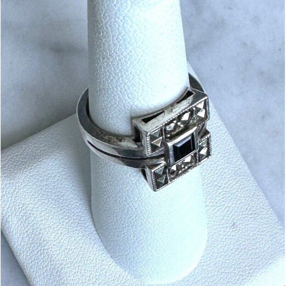 925 STERLING SILVER ONYX AND MARCASITES RING SIZE 6.5 SKY