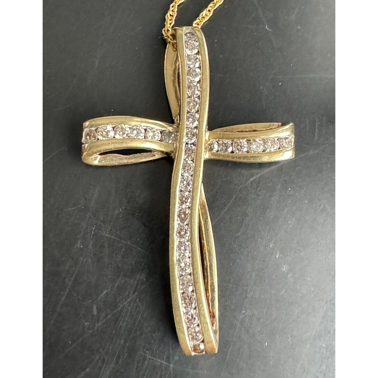 YELLOW GOLD AND DIAMOND CROSS PENDANT NECKLACE SKY