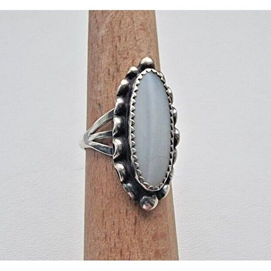 925 STERLING SILVER ELONGATED WITH FRILLS MOTHER OF PEARLS RING SIZE 6 AT