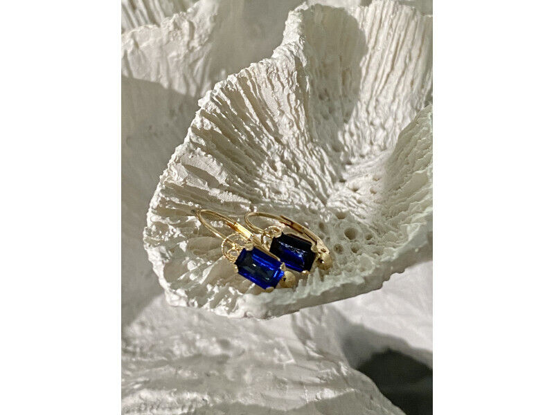 14K YELLOW GOLD SAPPHIRE EARRINGS