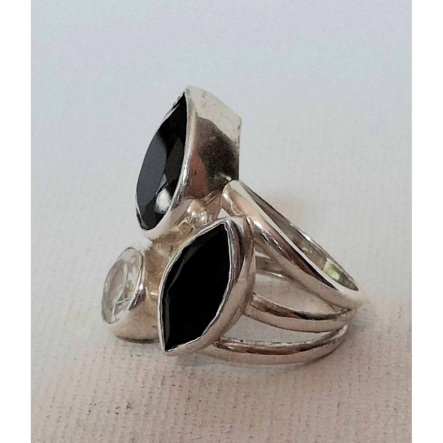 925 STERLING SILVER NEAR COLORLESS AQUAMARINE AND BLACK TOURMALINE RING SIZE SKY