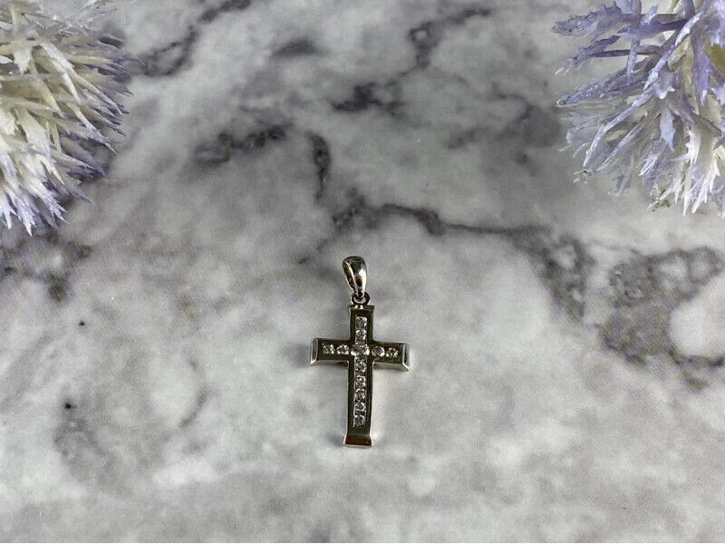 14K WHITE GOLD WHITE SAPPHIRES PENDANT CROSS