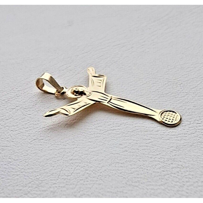 14K YELLOW GOLD OPEN ARMS EMBRACING JESUS CHARM PENDANT AT