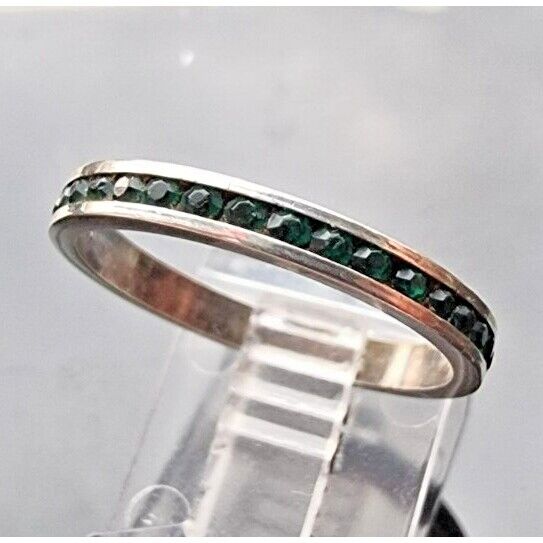 925 STERLING SILVER lab created  EMERALD INFINITY BAND RING SIZE 8.5 AT