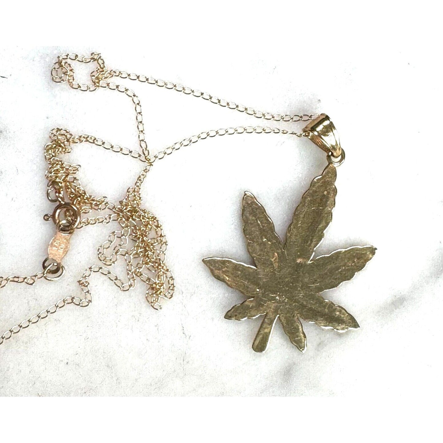 YELLOW GOLD CANNABIS PENDANT NECKLACE SKY