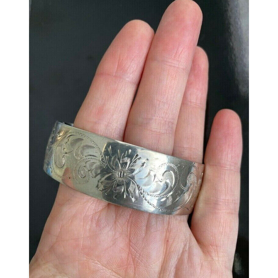 BEAUTIFUL ENGRAVED WITH FLOWERS 925 STERLING SILVER BRACELET.HALLMARKED SKY