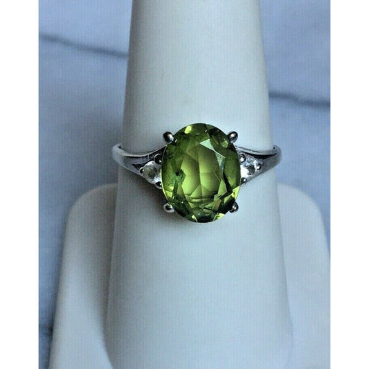 WHITE GOLD & GREEN JADEITE RING SIZE 7.75 SKY