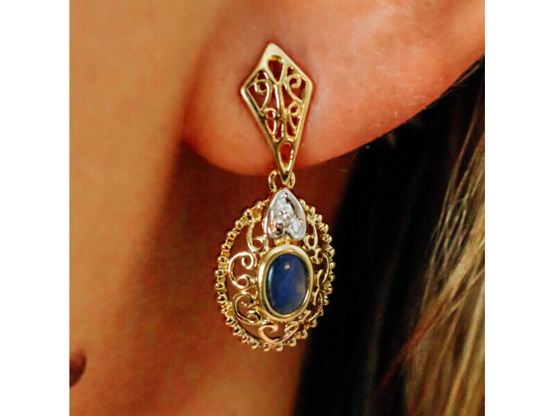 14K YELLOW GOLD MOONSTONE & DIAMONDS EARRINGS