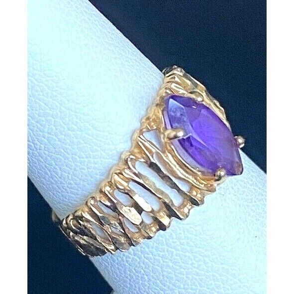 YELLOW GOLD AND AMETHYST SOLITAIRE RING SIZE 6.25 SKY