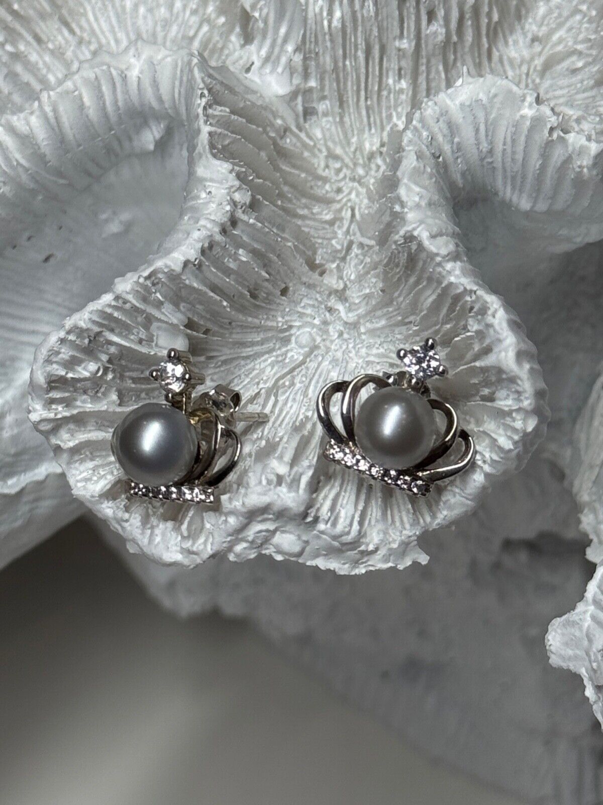 925 STERLING SILVER PEARL CROWN EARRINGS LENGTH 0.5 INCH