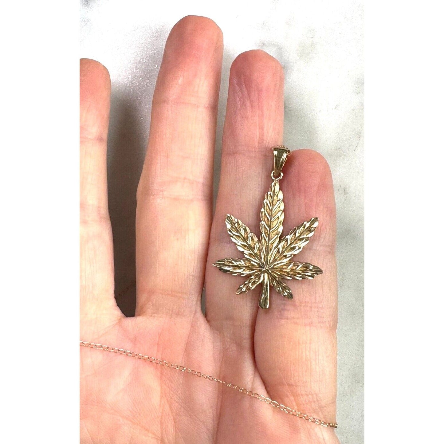 YELLOW GOLD CANNABIS PENDANT NECKLACE SKY