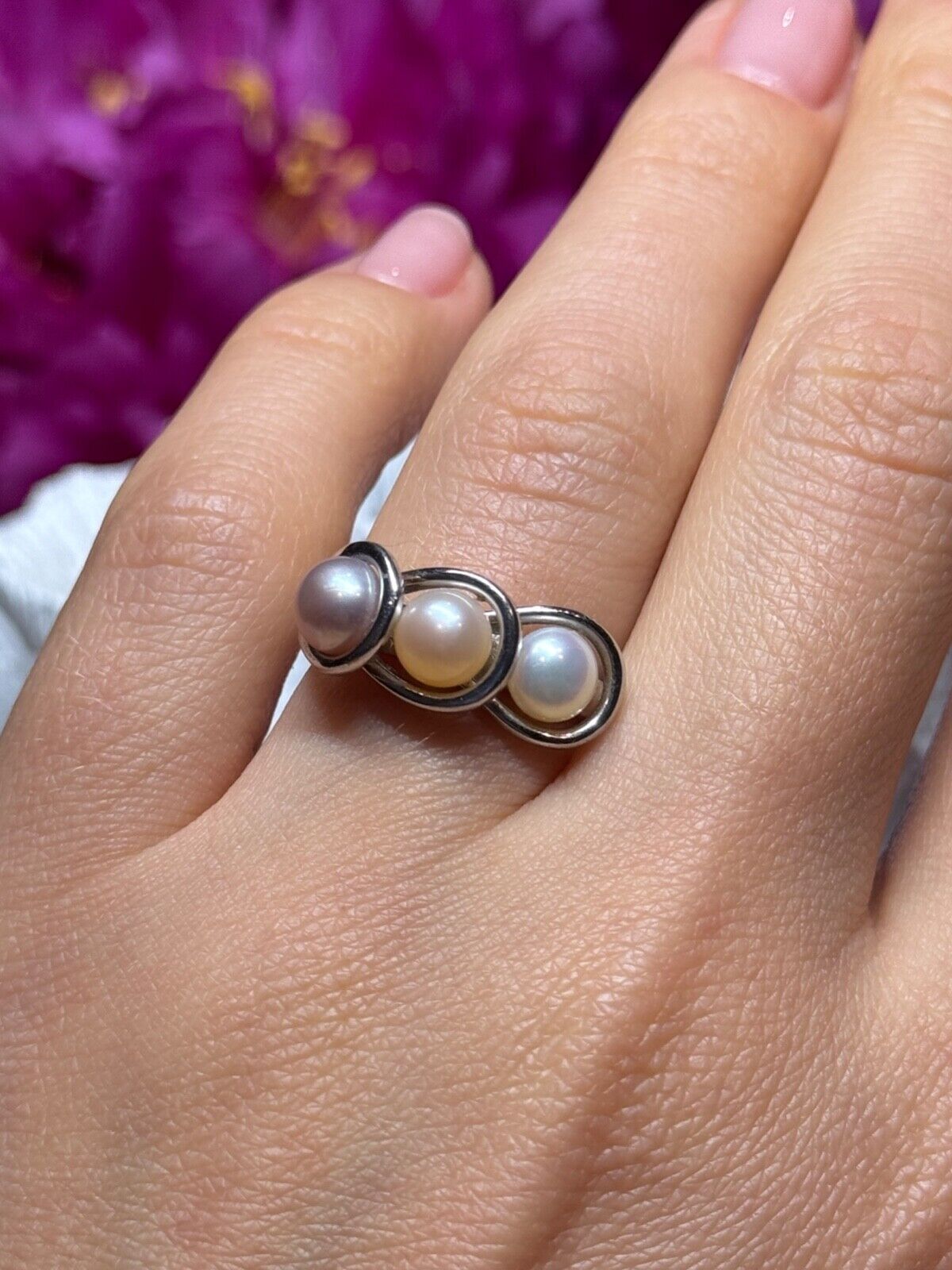 925 STERLING SILVER PEARLS RING SIZE 6